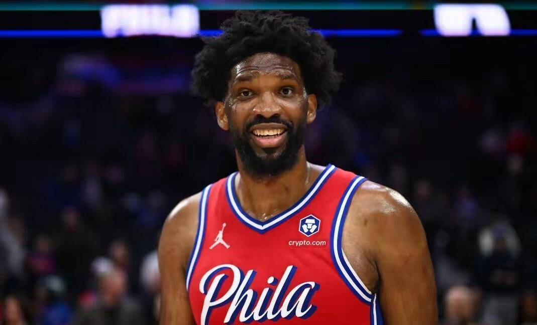 76人主场告捷，恩比德内线无人可挡的简单介绍