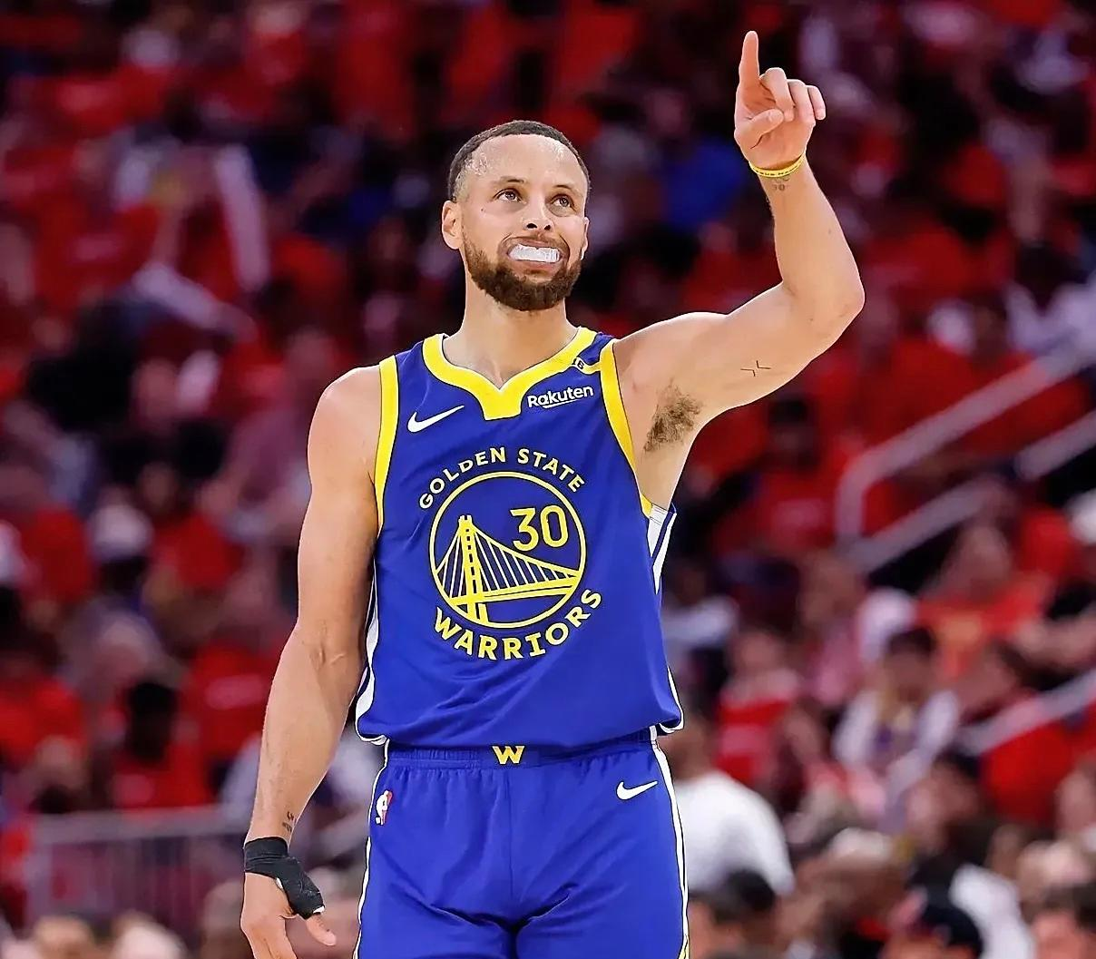 mk体育官方_勇士NBA战胜菲尼克斯太阳库里三分雨的简单介绍