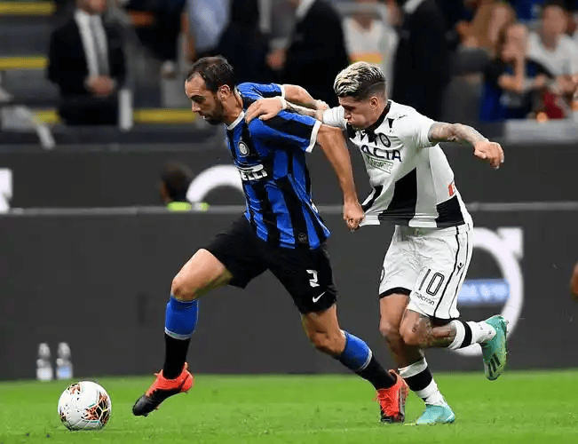 国际米兰意甲击败热那亚巴雷拉远射破门的简单介绍